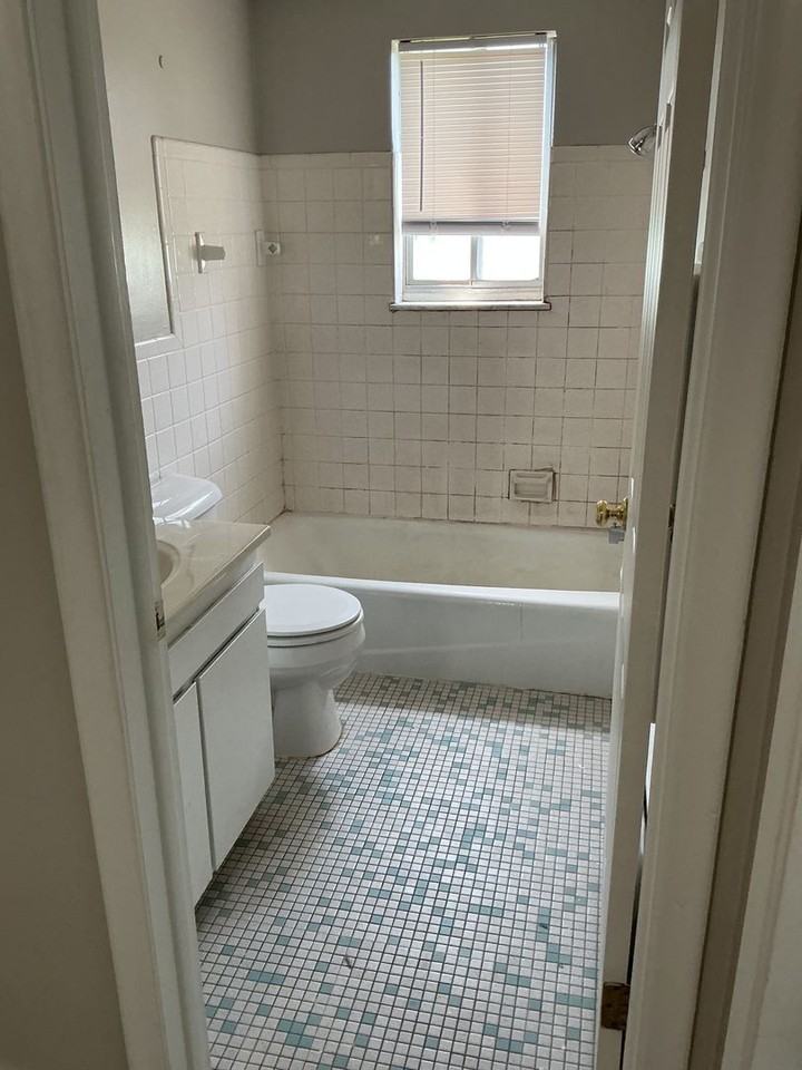 Wilshire Apartments (Wilshire 23 LLC) - Photo 6 of 13