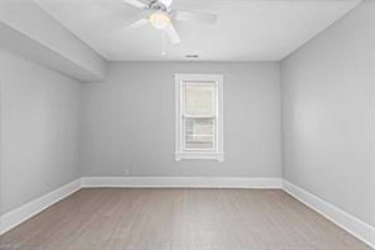 653 29th St #B - Photo 3 of 21