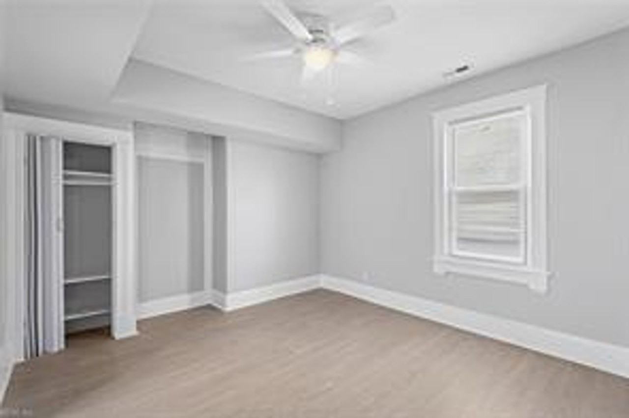 653 29th St #B - Photo 4 of 21