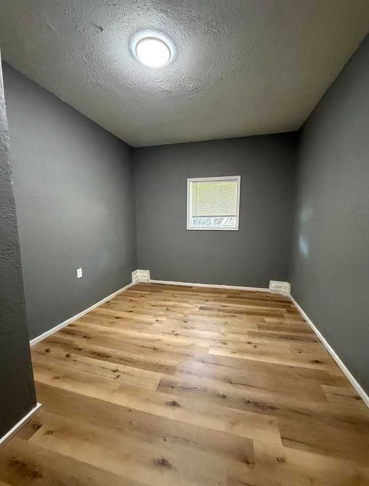 8606 E 114th St - Photo 2 of 10