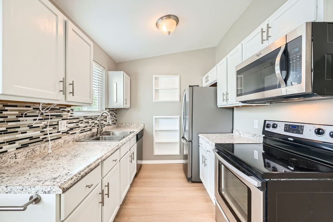 17166 E Nassau Pl - Photo 5 of 32