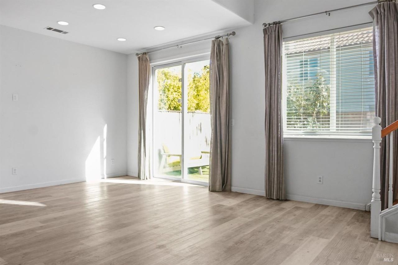 1079 Portofino Ave - Photo 5 of 17