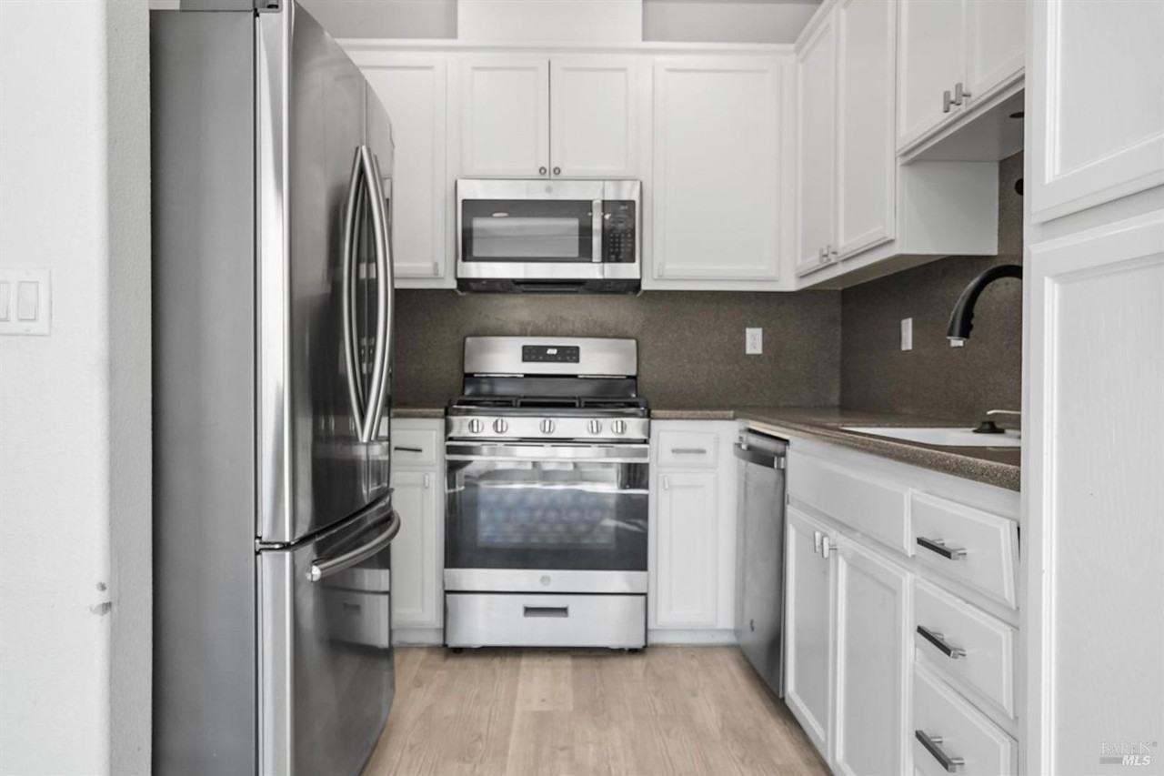 1079 Portofino Ave - Photo 6 of 17