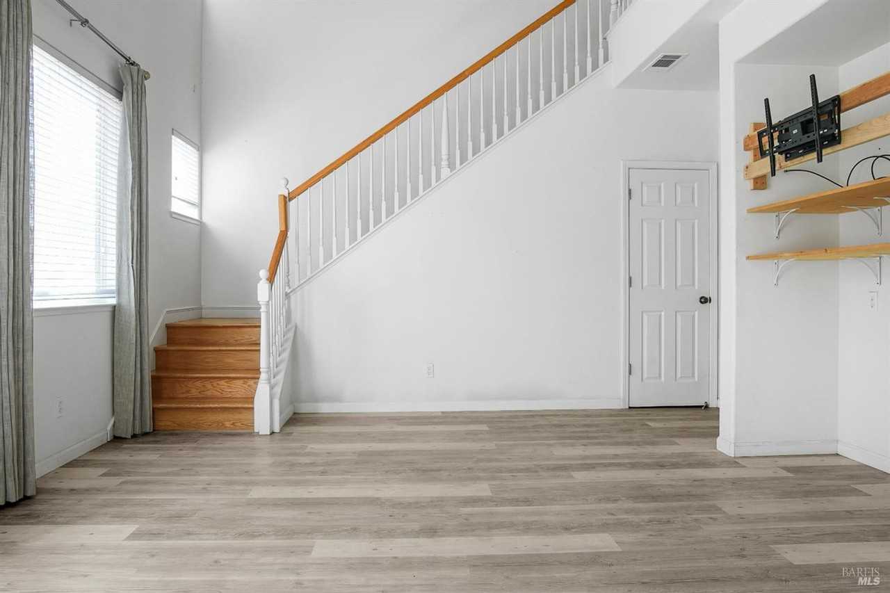 1079 Portofino Ave - Photo 7 of 17