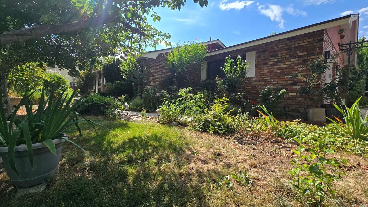 100 Hunter Lake Dr - Photo 4 of 22