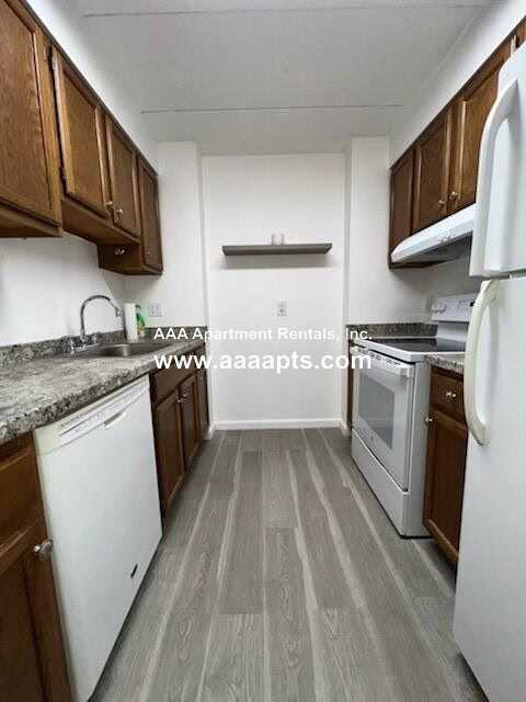 Green St #203 - Photo 2 of 4