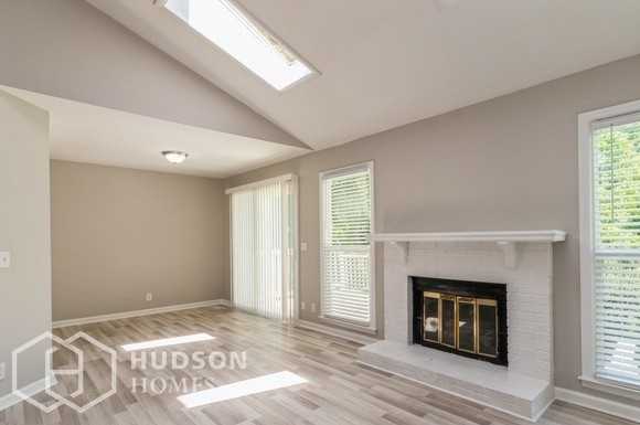 5300 Village Way - Photo 4 of 15