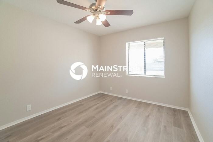 5212 N 73rd Ln - Photo 4 of 16