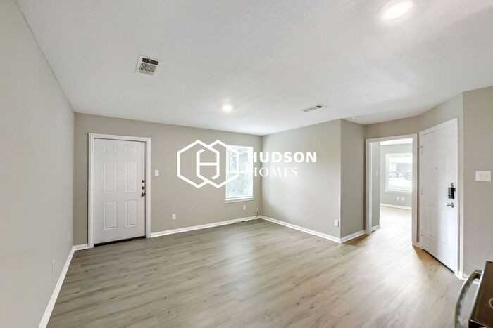 4018 Dorchester St #B - Photo 3 of 13