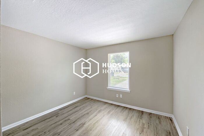 4018 Dorchester St #B - Photo 6 of 13