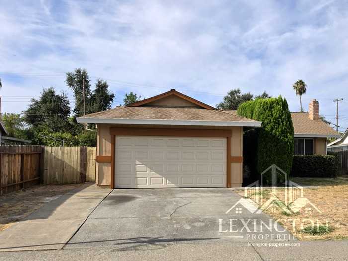 3232 Scotland Dr - Photo 2 of 31