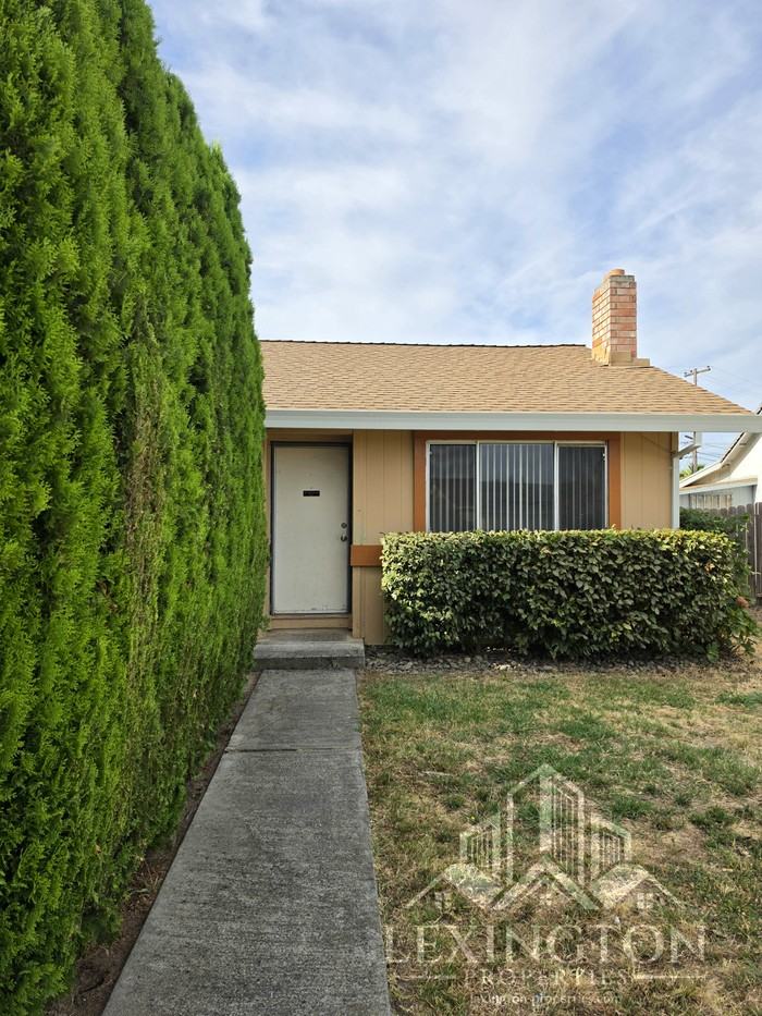 3232 Scotland Dr - Photo 4 of 31