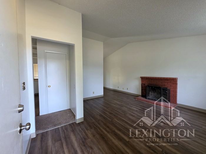 3232 Scotland Dr - Photo 5 of 31