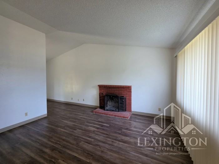 3232 Scotland Dr - Photo 6 of 31