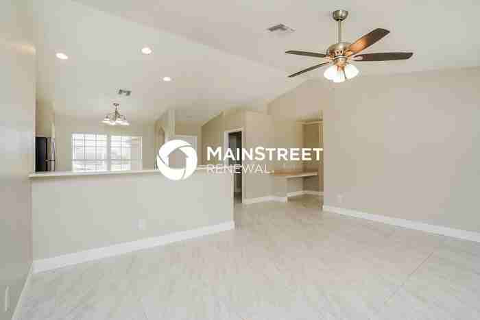 2722 Nw 5th Ter - Photo 4 of 16