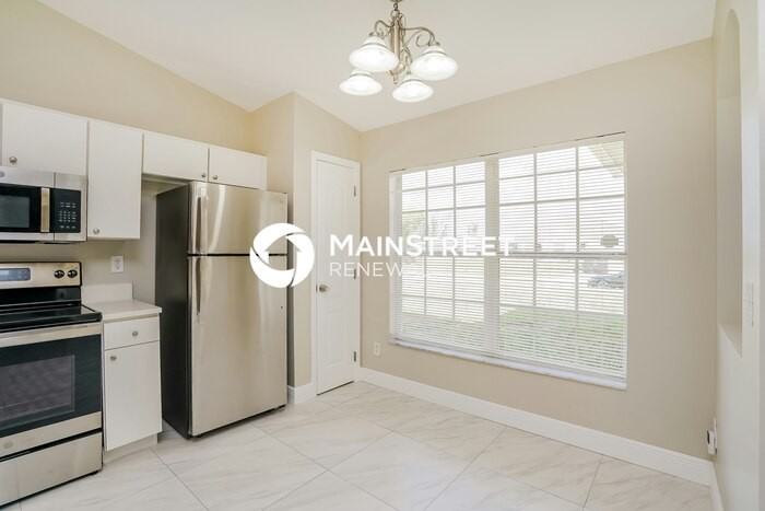 2722 Nw 5th Ter - Photo 5 of 16