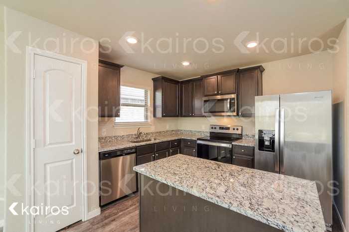 1004 Nw 6th St - Photo 5 of 15