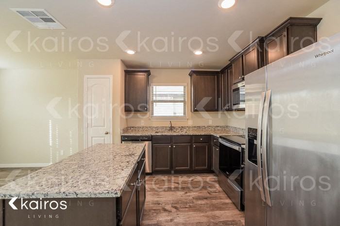 1004 Nw 6th St - Photo 6 of 15