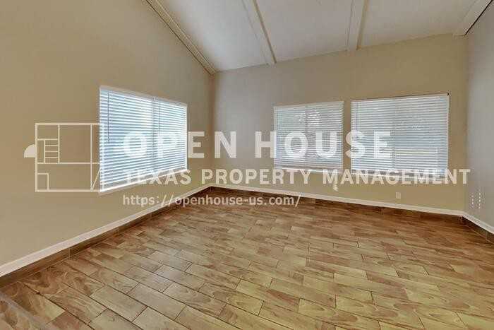 3413 Castle Rock Ln - Photo 4 of 22