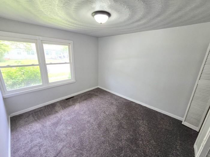 370 Carver Cir #370 - Photo 3 of 20