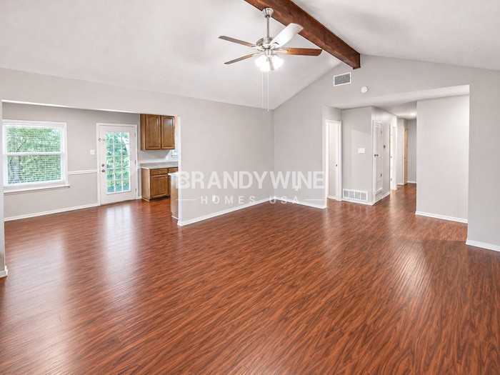 5233 Hill Ridge Dr - Photo 5 of 27