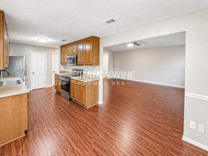 5233 Hill Ridge Dr - Photo 6 of 27
