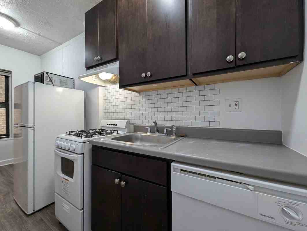 5417 N Kenmore Ave - Photo 5 of 11