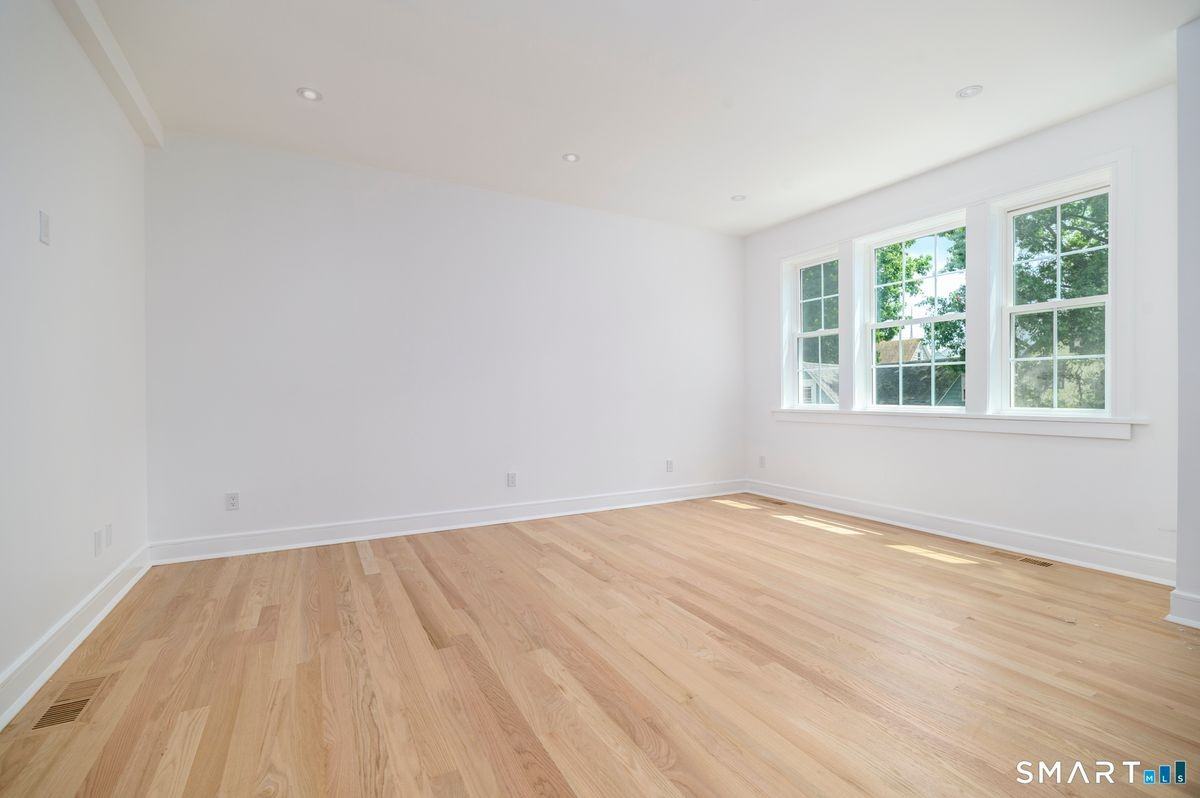1911 Summer St - Photo 3 of 33