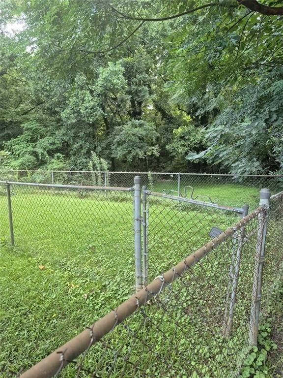 1995 Phillips Dr Se - Photo 2 of 11