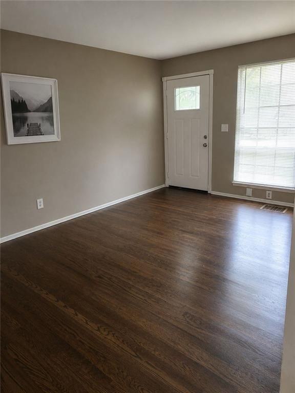 1995 Phillips Dr Se - Photo 4 of 11