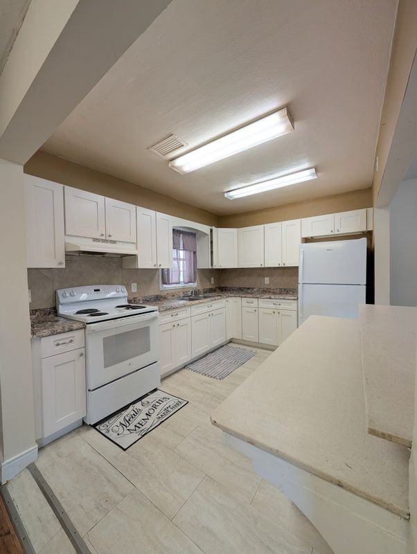 1200 W Kaley Ave - Photo 3 of 11