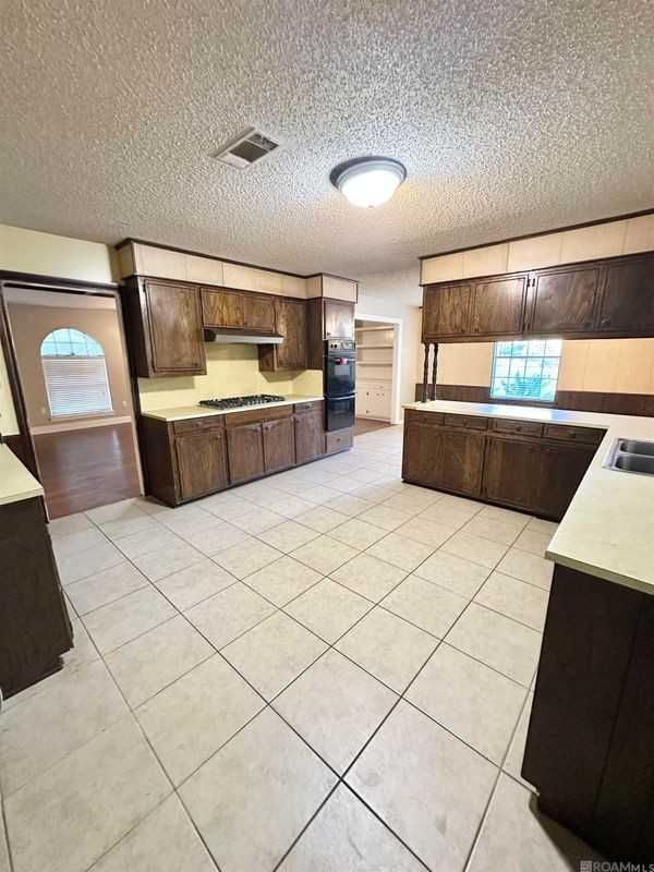 3572 Madeira Dr - Photo 5 of 15