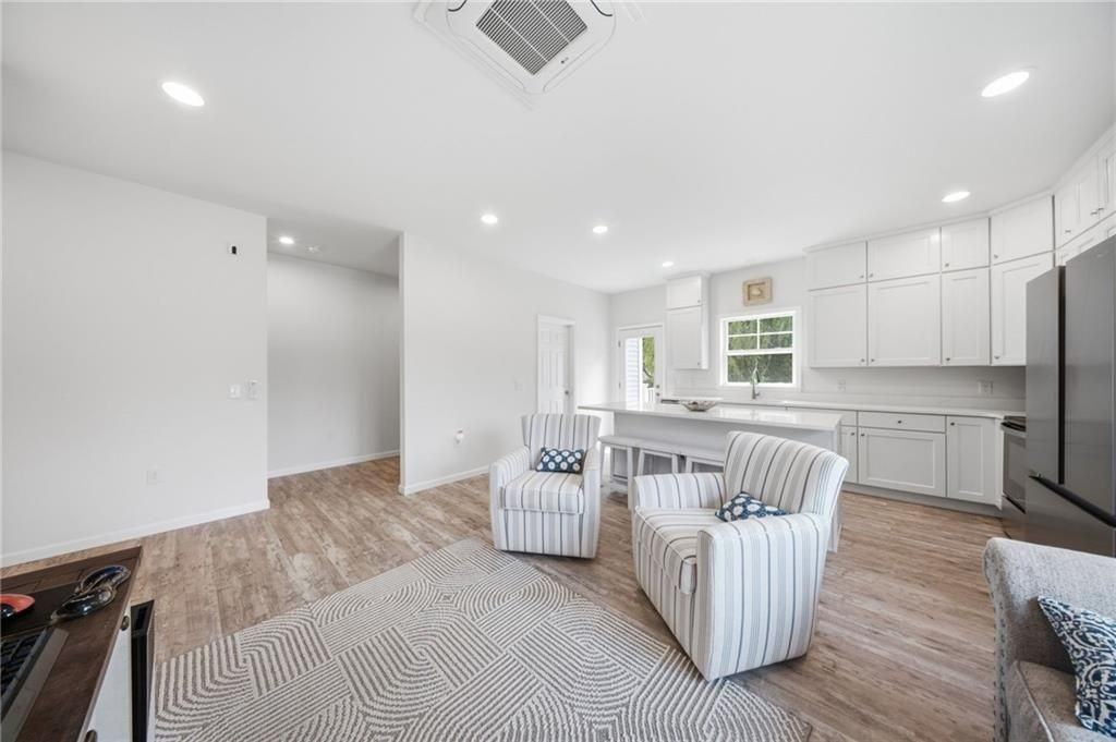 24 Wanda St ##B - Photo 7 of 31