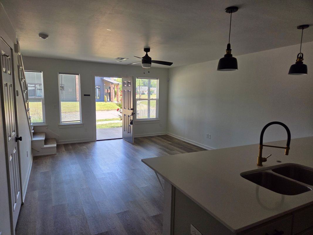 1021 Ne 18th St - Photo 3 of 5