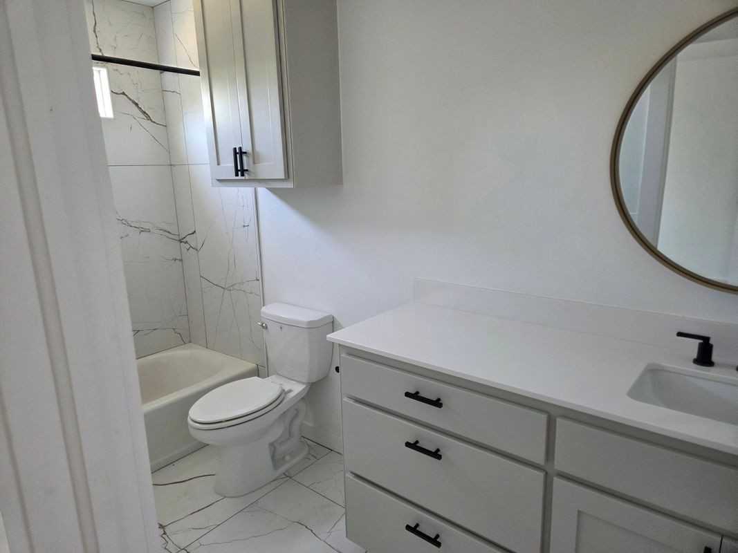 1021 Ne 18th St - Photo 4 of 5