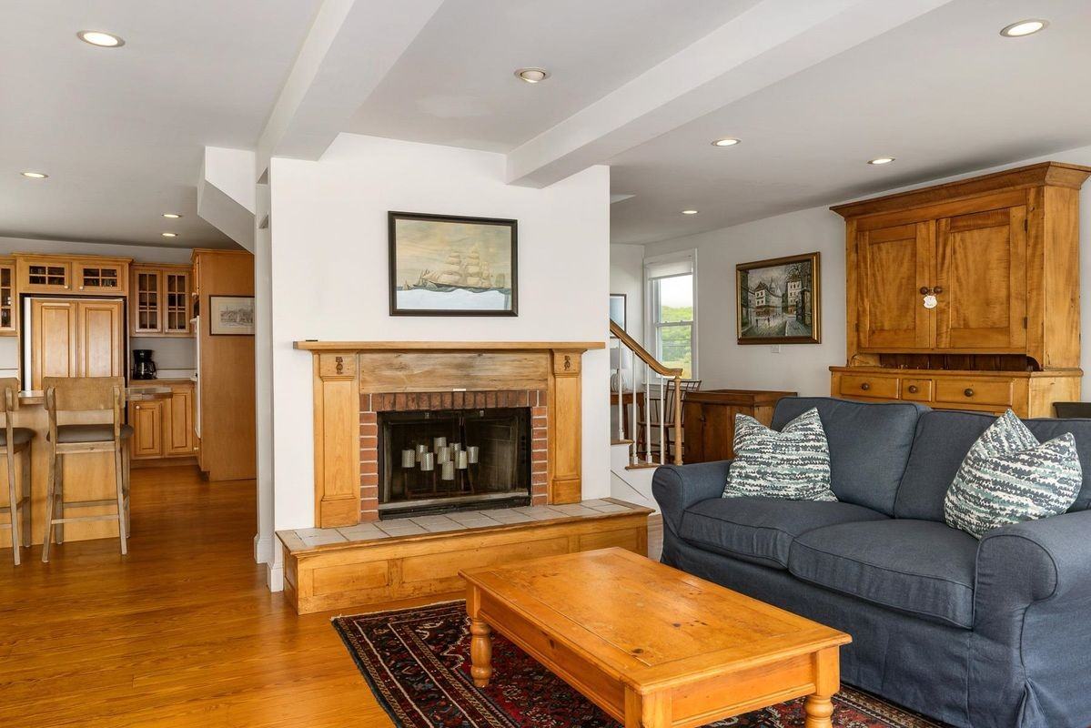 1304 Ocean Blvd - Photo 6 of 42