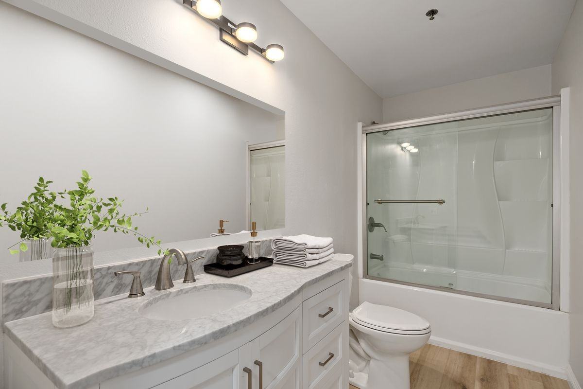 801 Pine Ave ##401 - Photo 5 of 18