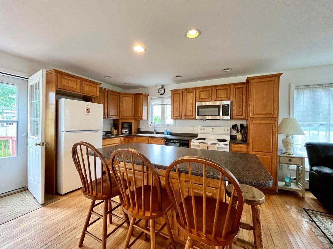 16 E Atlantic Ave - Photo 3 of 12