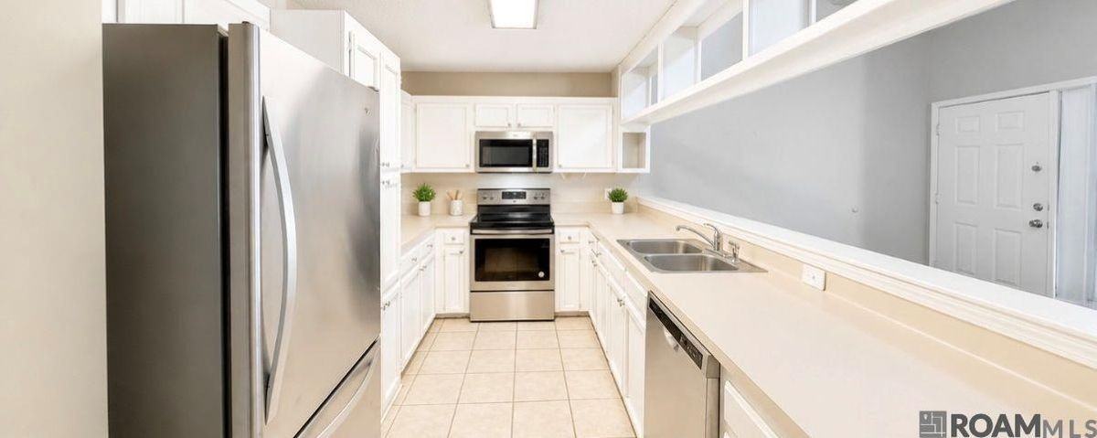9625 Siegen Ln - Photo 3 of 10