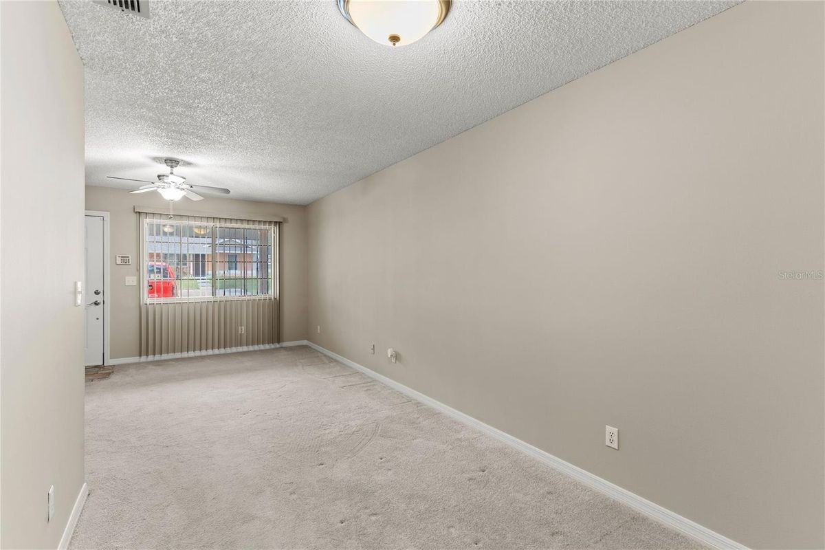1022 Disston Ave - Photo 5 of 25