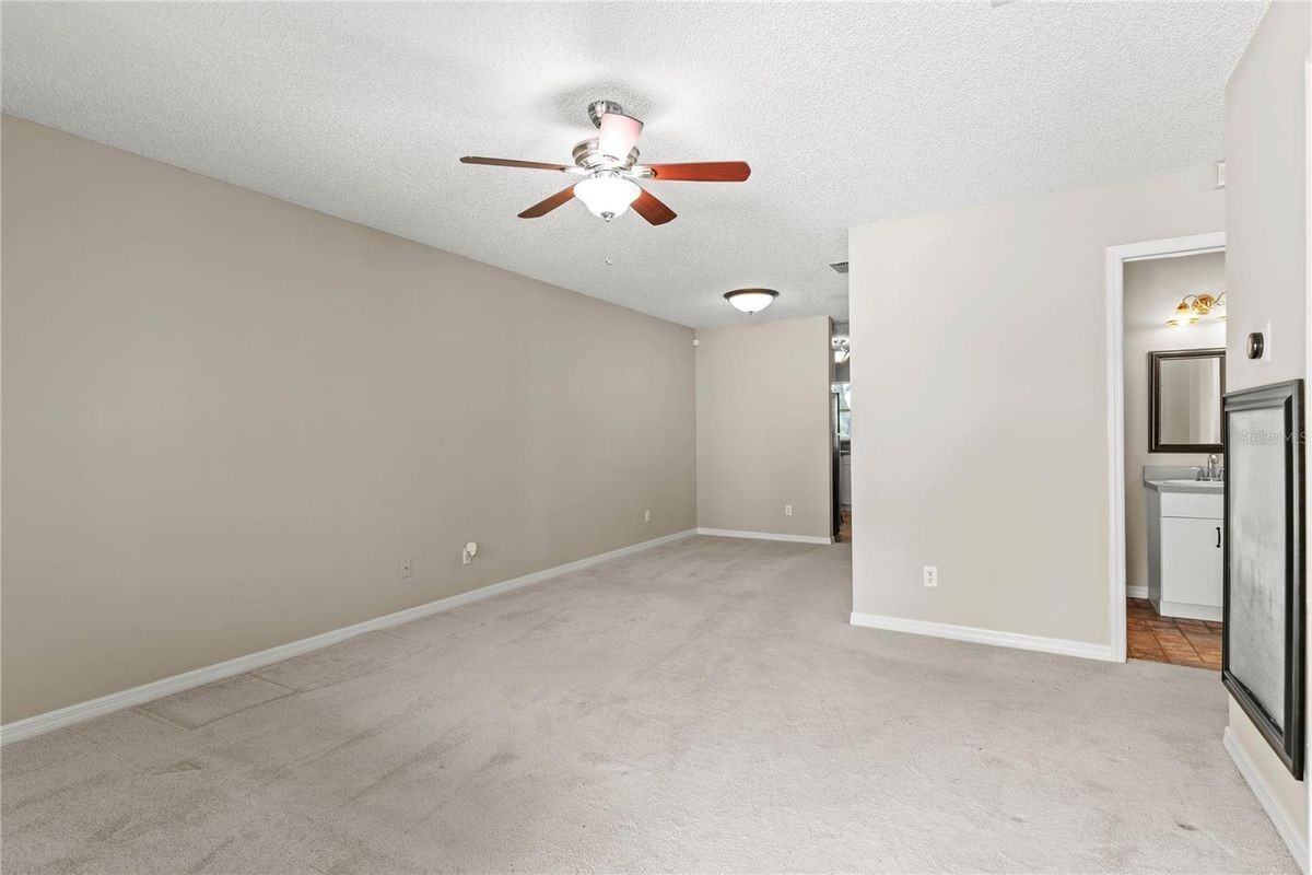 1022 Disston Ave - Photo 6 of 25
