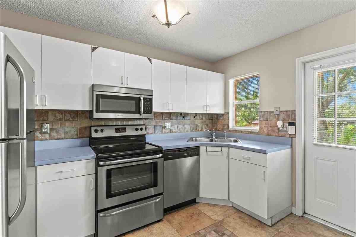 1022 Disston Ave - Photo 3 of 25