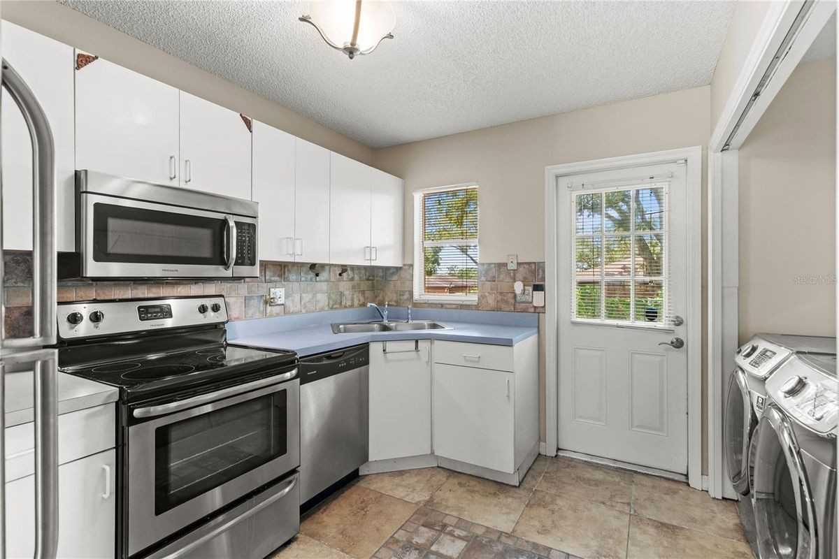 1022 Disston Ave - Photo 4 of 25