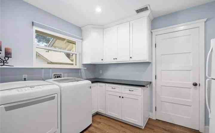 540 W 2nd St - Photo 7 of 18