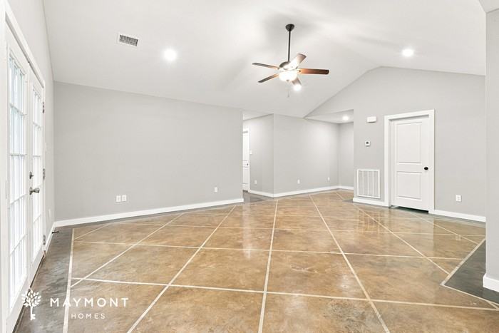 227 Iris St - Photo 4 of 15