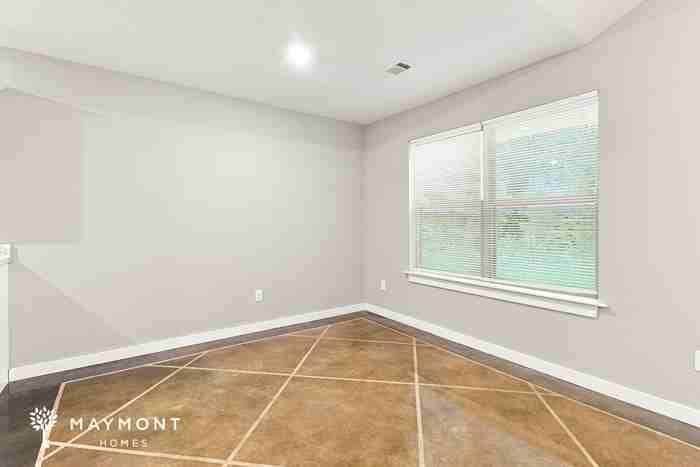 227 Iris St - Photo 6 of 15