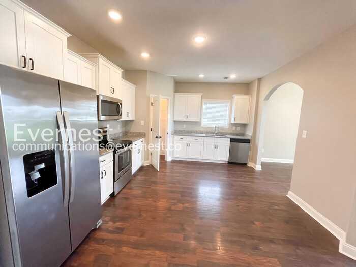 1168 Henry Place Blvd - Photo 5 of 32
