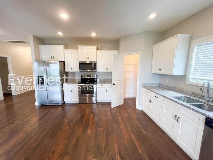 1168 Henry Place Blvd - Photo 6 of 32