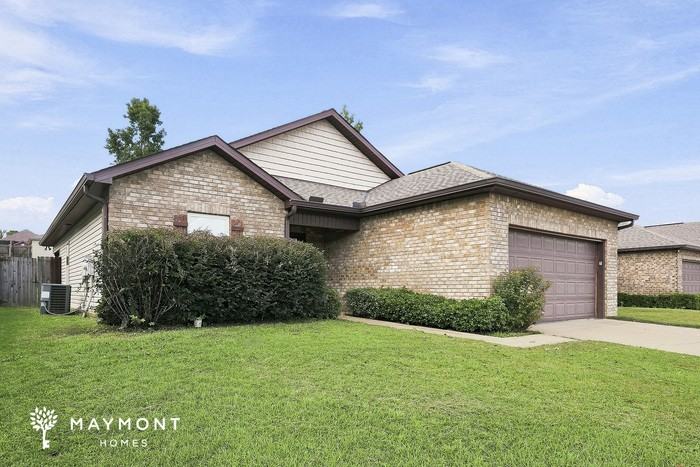 300 Prairie Field Dr - Photo 2 of 3
