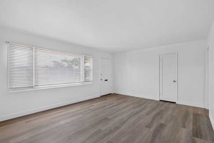 421 Webster St - Photo 6 of 27